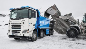 Τετράξονο Scania σε λατομεία