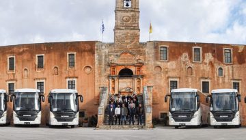 Θεαματική απόβαση 10 πολυτελών Scania στα Χανιά