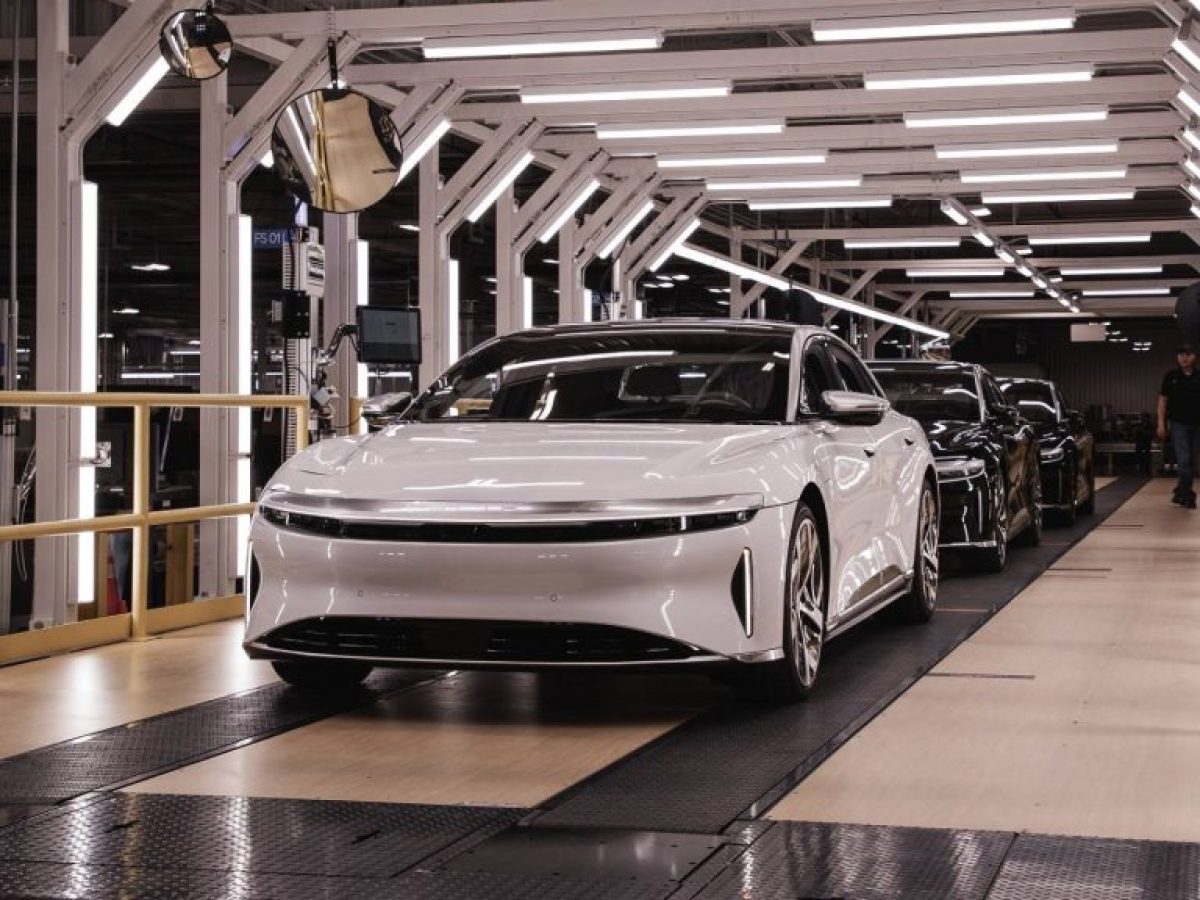 Αντίπαλος της Tesla απολύει δεκάδες εργαζομένους – Το email του CEO στους υπαλλήλους