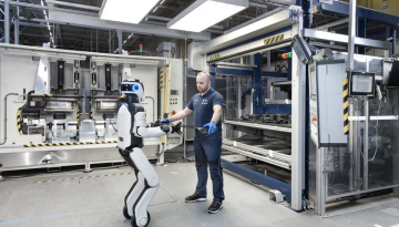 BMW: Ο νεότερος εργάτης του εργοστασίου είναι… ένα ρομπότ