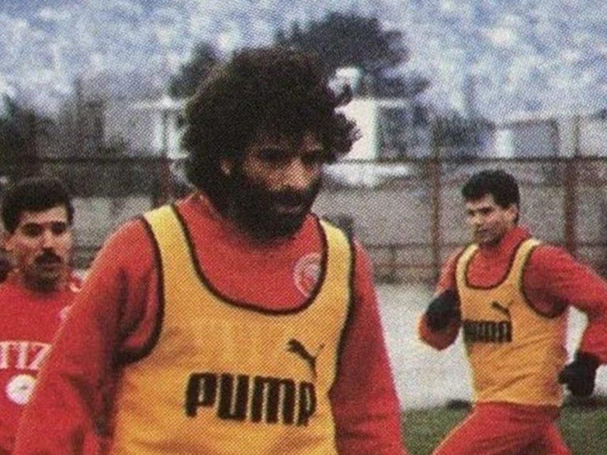 Flashback με ένα ΚΛΙΚ: Στα άδυτα του Ολυμπιακού, όταν οι ποδοσφαιριστές ήταν λαϊκοί ήρωες!