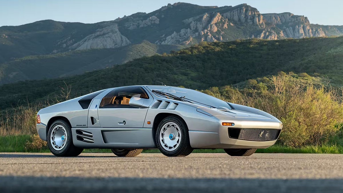 Isdera-Imperator-108i-ena-apo