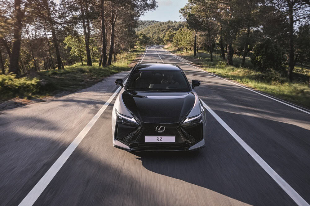 LEXUS-RZ-me&hellip;ikonikes-allages-tachititon