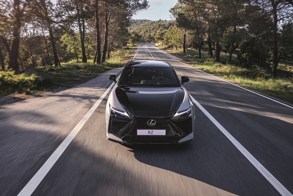 LEXUS-RZ-me…ikonikes-allages-tachititon