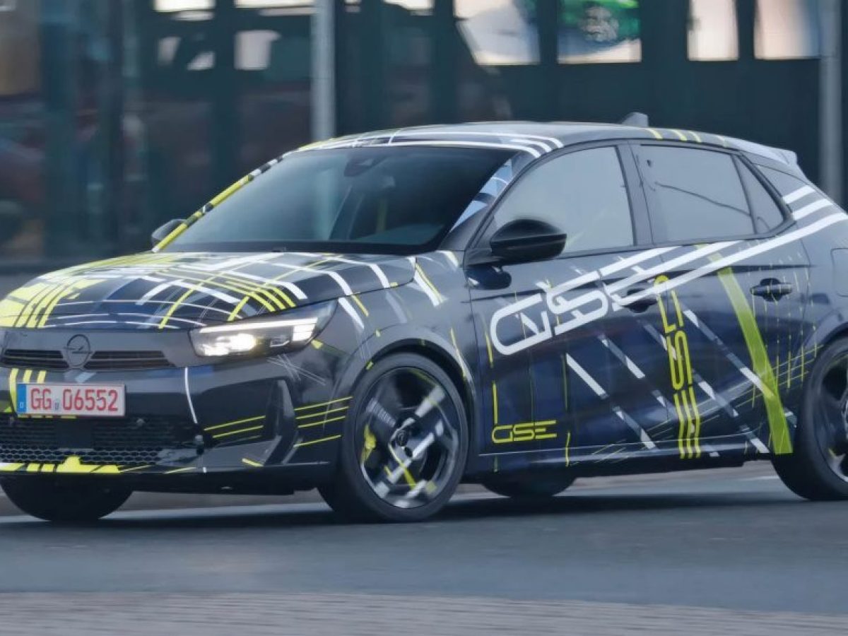 Opel Corsa GSE: Το ηλεκτρικό supermini των 280 ίππων εντοπίστηκε σε δοκιμές