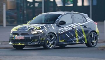 Opel Corsa GSE: Το ηλεκτρικό supermini των 280 ίππων εντοπίστηκε σε δοκιμές
