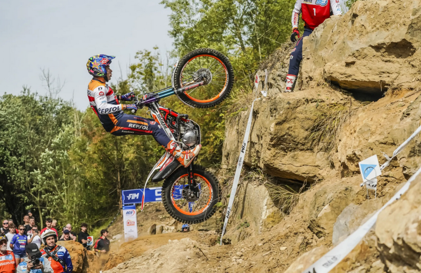 Toni-Bou-ine-pleon-39