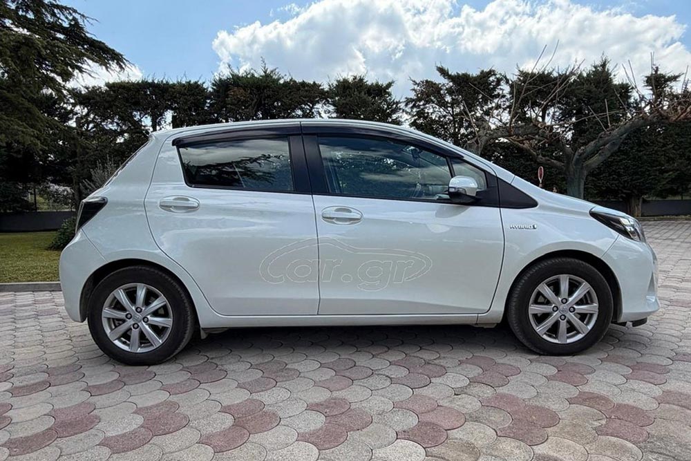Toyota-Yaris-Hybrid-me-10.000