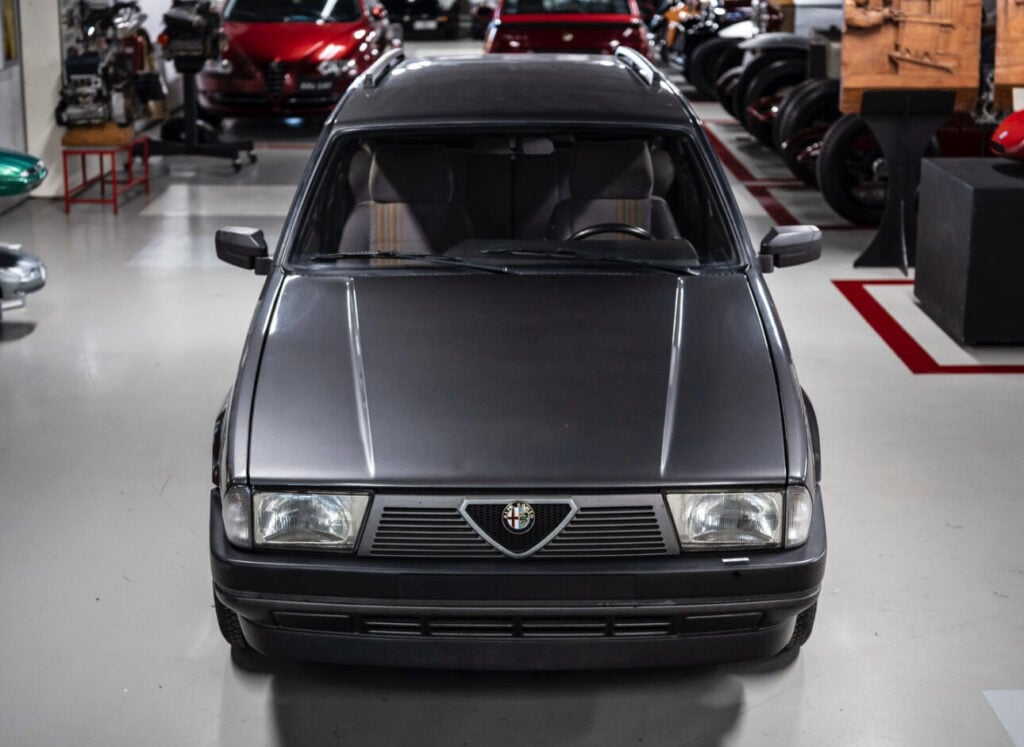 fenete-san-mia-sinithismeni-Alfa