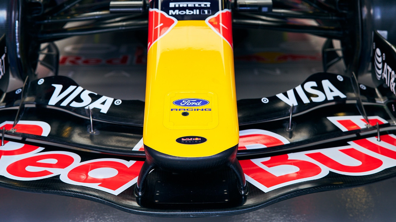 o-kataskevastis-pou-epestrepse-stin