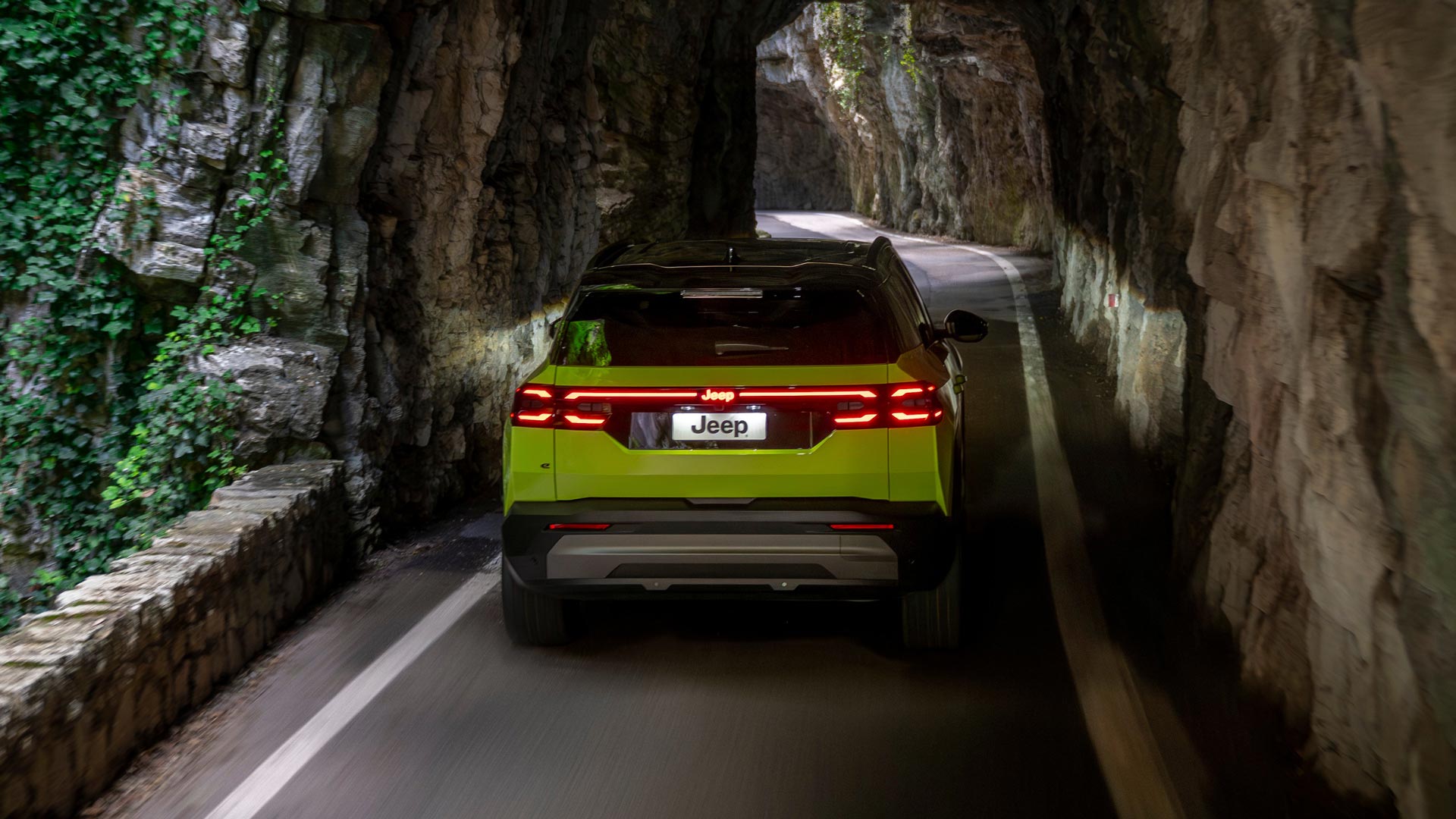 stin-ellada-to-neo-Jeep