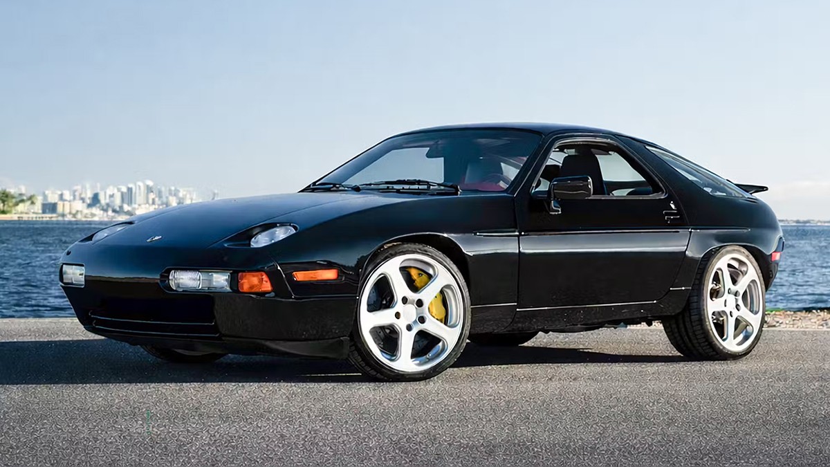 sto-sfiri-i-monadiki-Porsche
