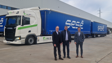 Στον δρόμο ηλεκτρικό Scania με διπλό ρυμουλκούμενο