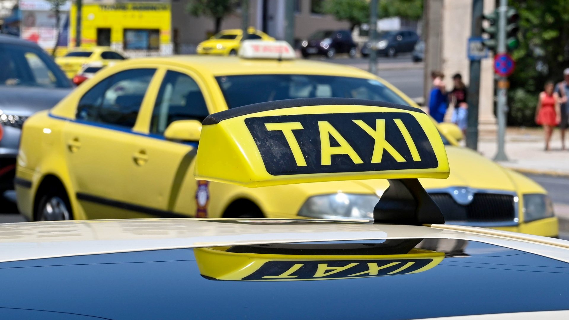 taxi-panelladiki-apergia-ti-deftera