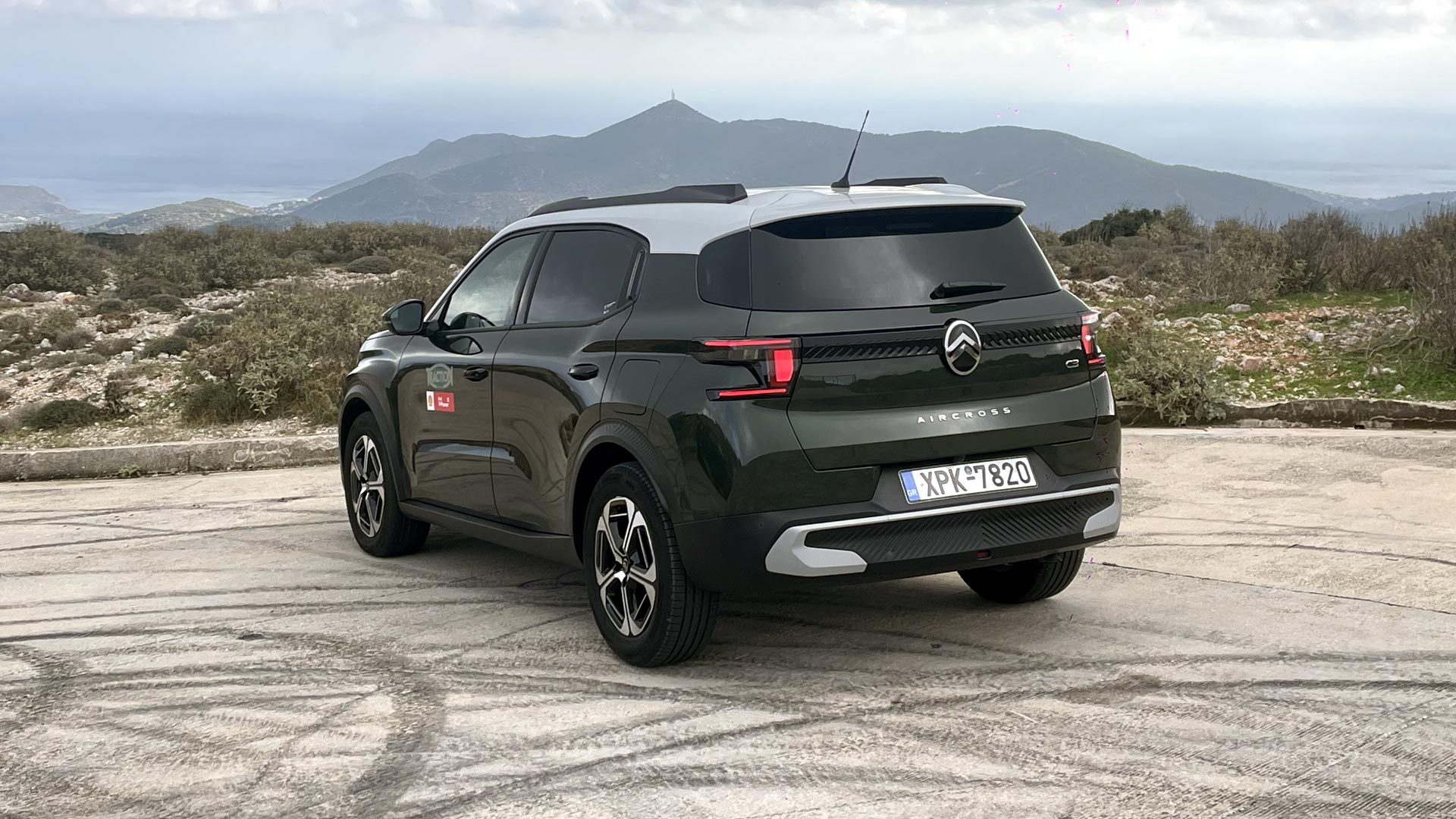 tria-fthina-C-SUV-gia-tin