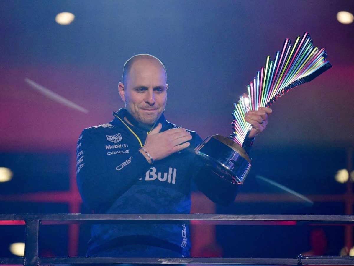Formula 1: &Alpha;&pi;&omicron;&chi;&omega;&rho;&epsilon;ί &omicron; &mu;&eta;&chi;&alpha;&nu;&iota;&kappa;ό&sigmaf; &tau;&omicron;&upsilon; &Phi;&epsilon;&rho;&sigma;&tau;ά&pi;&epsilon;&nu; &kappa;&alpha;&iota; &pi;ά&epsilon;&iota; &sigma;&tau;&eta;&nu;&hellip; McLaren