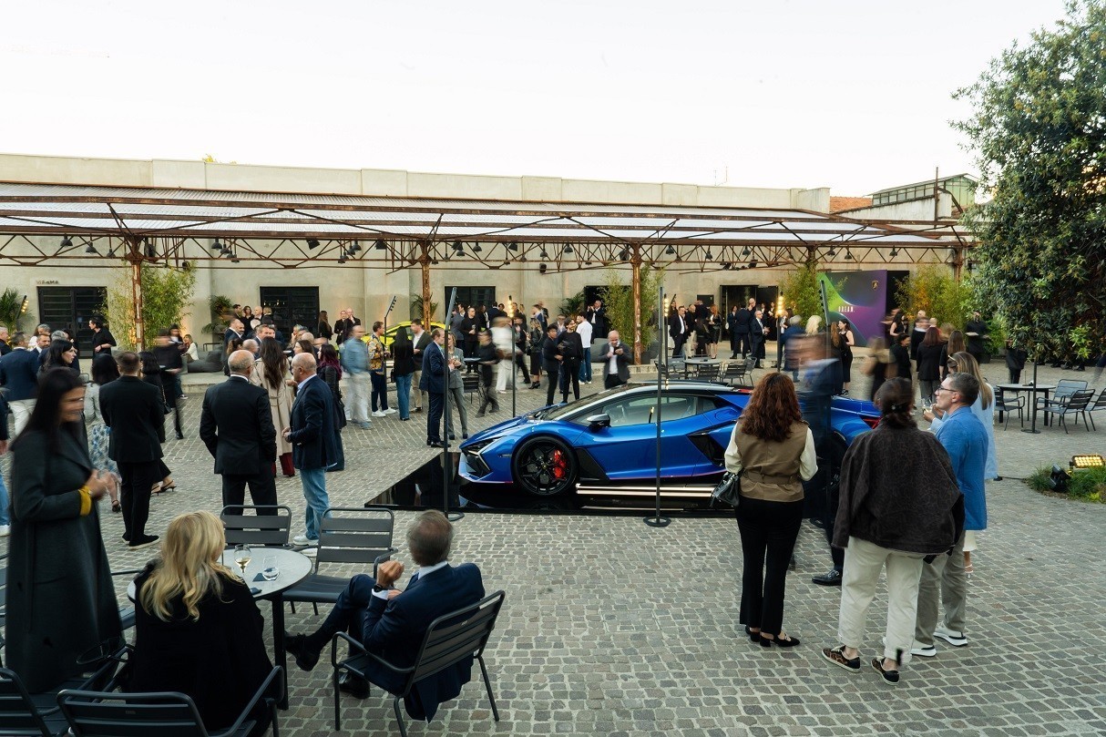 Lamborghini-i-nea-Urus-SE