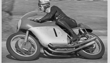 MV Agusta: Πάνω από 1 εκατομμύριο έπιασε σε δημοπρασία η μοτοσυκλέτα του θρυλικού Mike Hailwood!