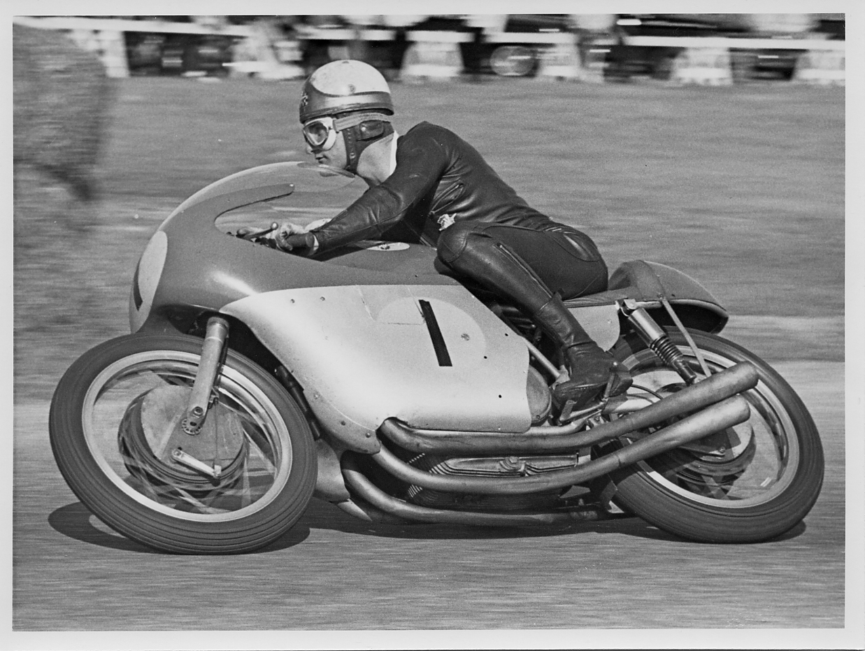 MV-Agusta-pano-apo-1