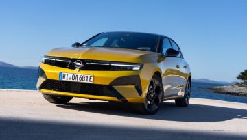 Opel: Η παράδοση του «κυνηγιού καρχαριών» συνεχίζεται στο νέο Astra