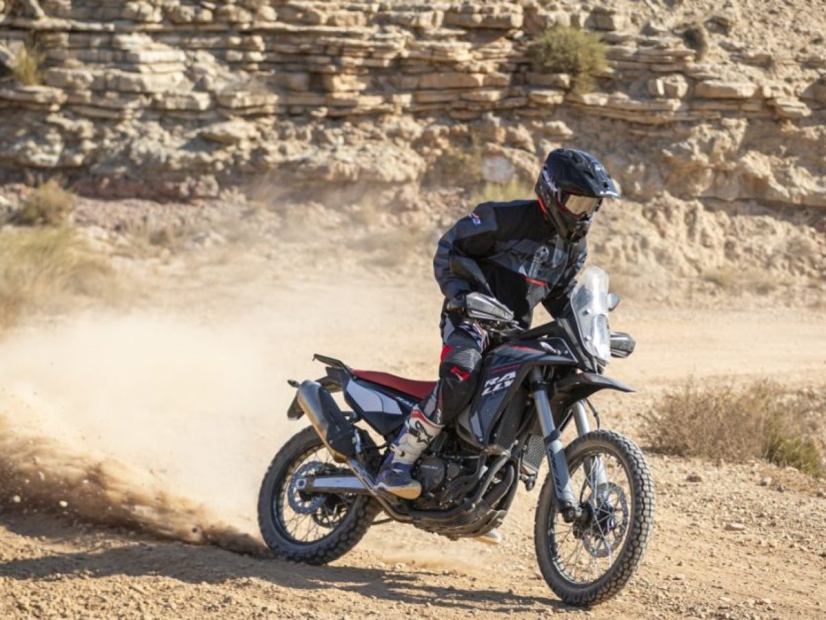 Rieju Aventura Rally 307: Η “μικρή” που τα βάζει με τις “μεγάλες”