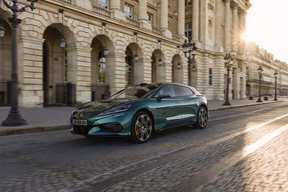 i-DENZA-stin-evropi-me