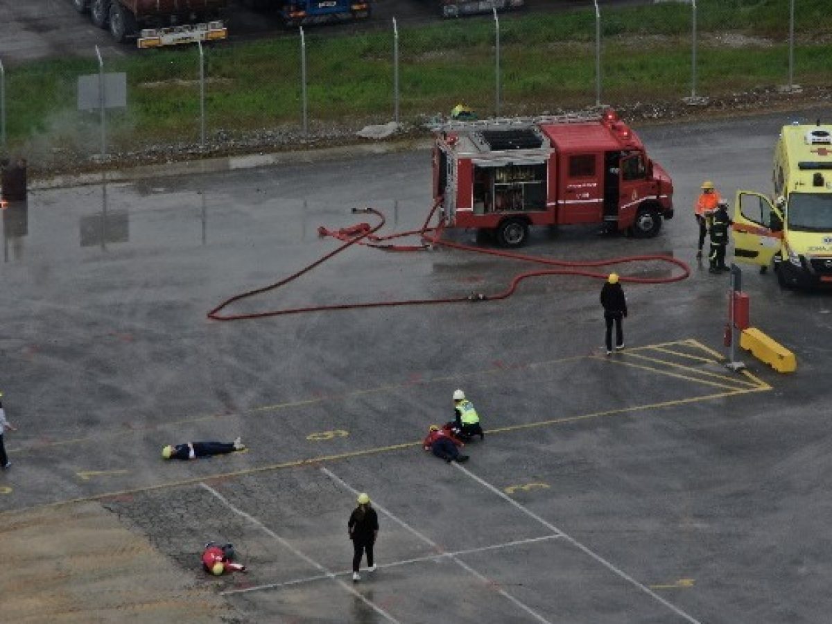 Άσκηση «ΤΡΟΙΑ 2026». Έκρηξη και πυρκαγιά έπειτα από σύγκρουση βυτιοφόρου με περονοφόρο