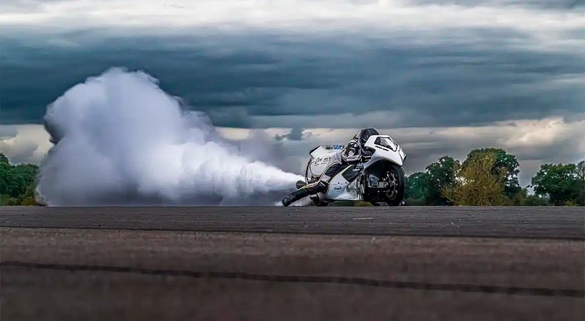 Αnglia-Αtmokiniti-motosikleta-me…-diastimiki