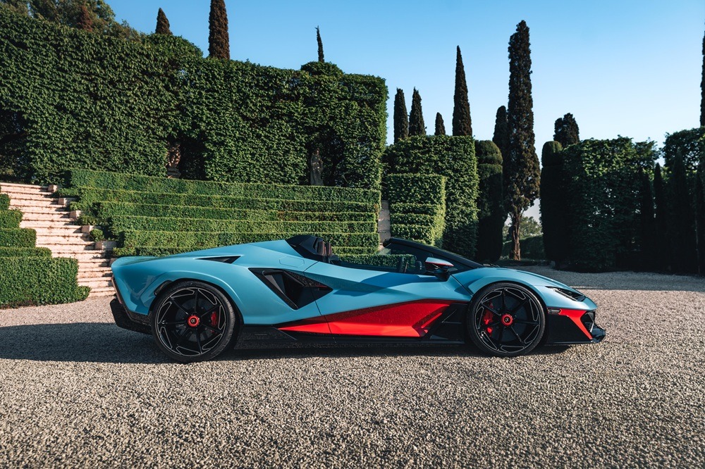 Fenomeno-Roadster-i-tachiteri-LAMBORGHINI