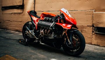 Ferrari: Custom μοτοσυκλέτα με V8 κινητήρα πουλήθηκε για 460.000 ευρώ