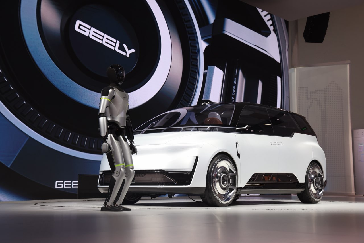 GEELY-EVA-Cab-to-exipno