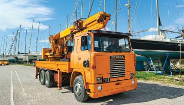 Scania 111 ON THE ROAD