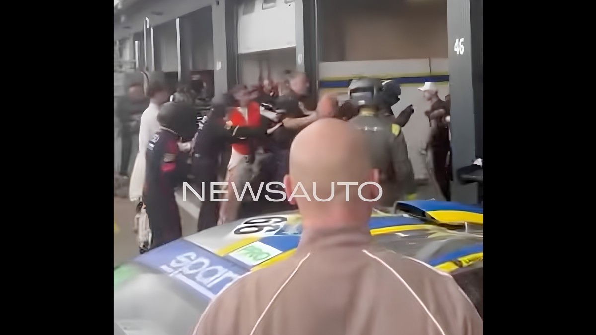 Video: Αγριο ξύλο μεταξύ μηχανικών της Lamborghini και της Audi