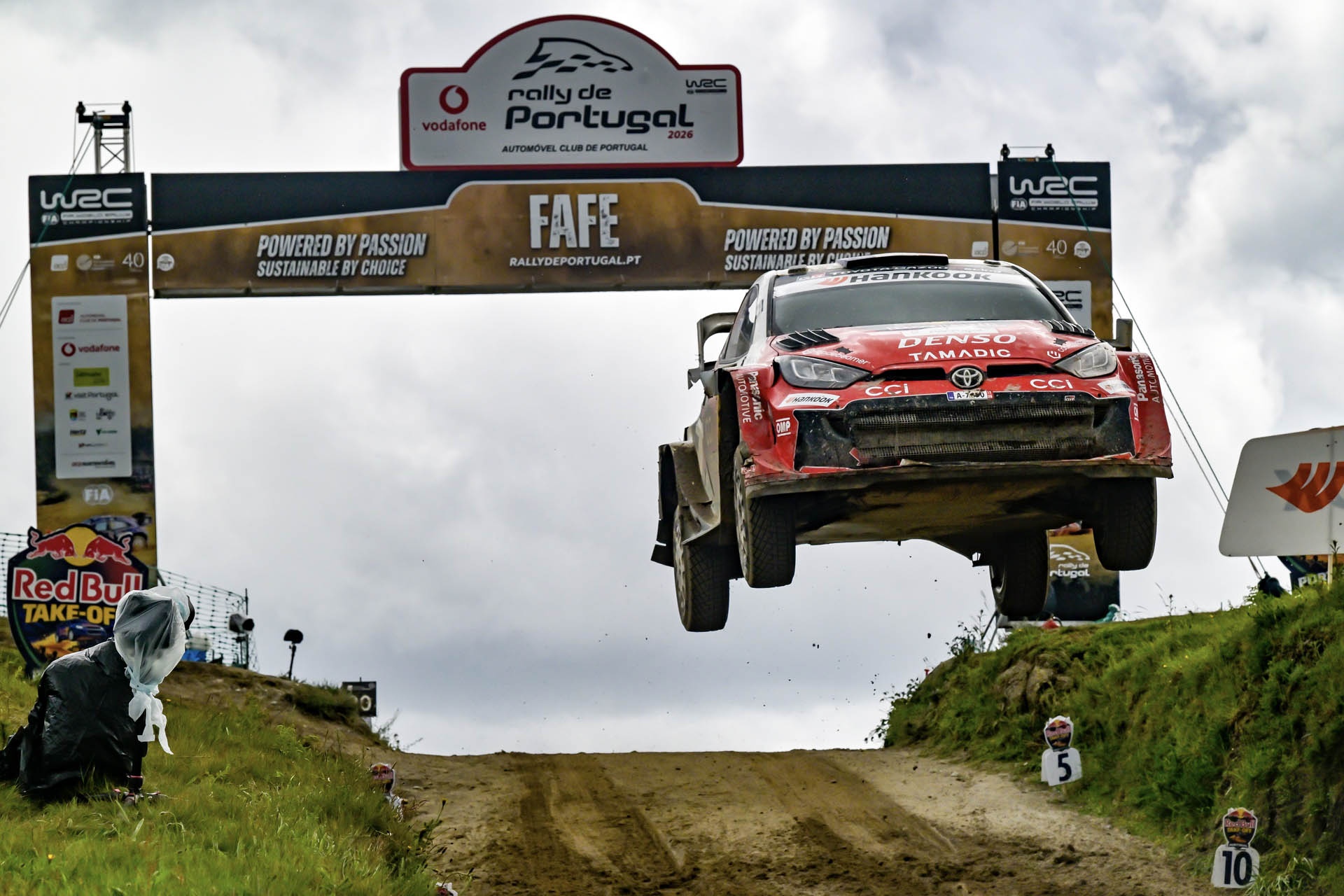 WRC-diplo-vathro-gia-tin