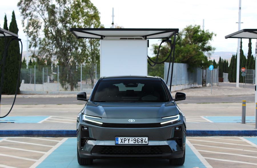 odigoume-to-neo-Toyota-CHR