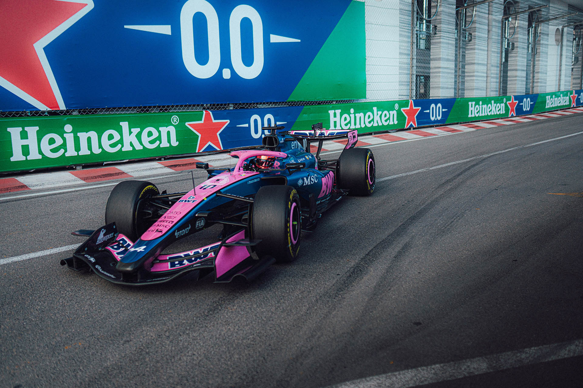 F1-i-FIA-dechthike-na