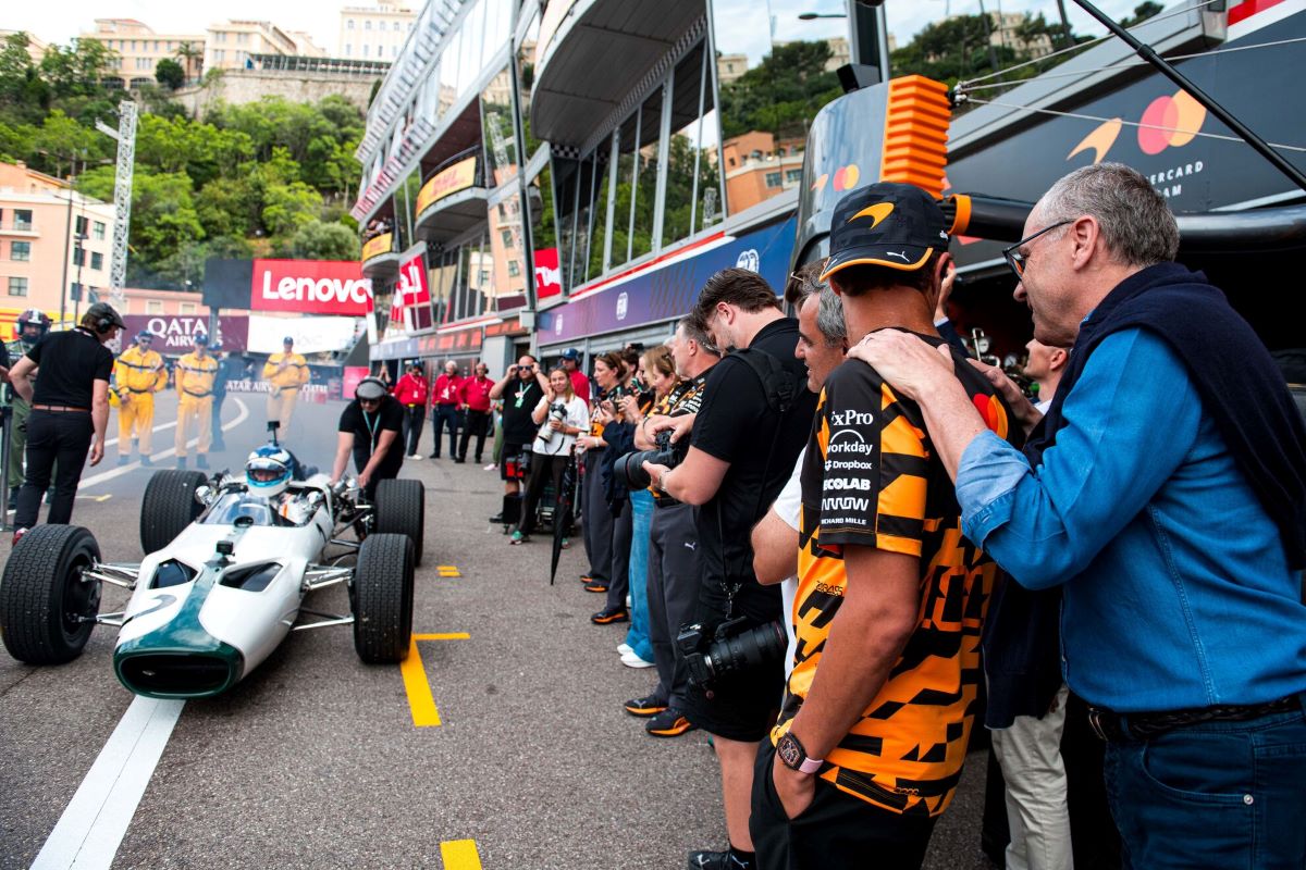 F1-monako-H-McLaren-grafi