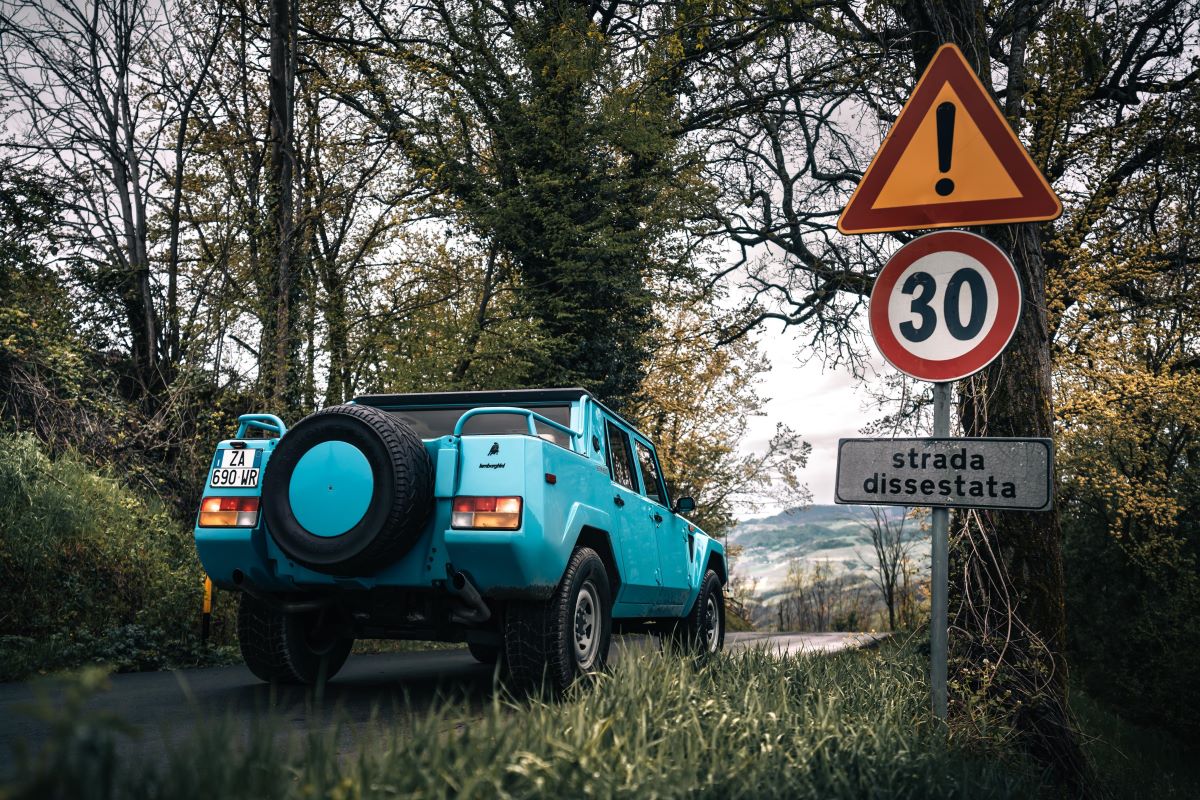 Lamborghini-LM002-ki-omos-ine