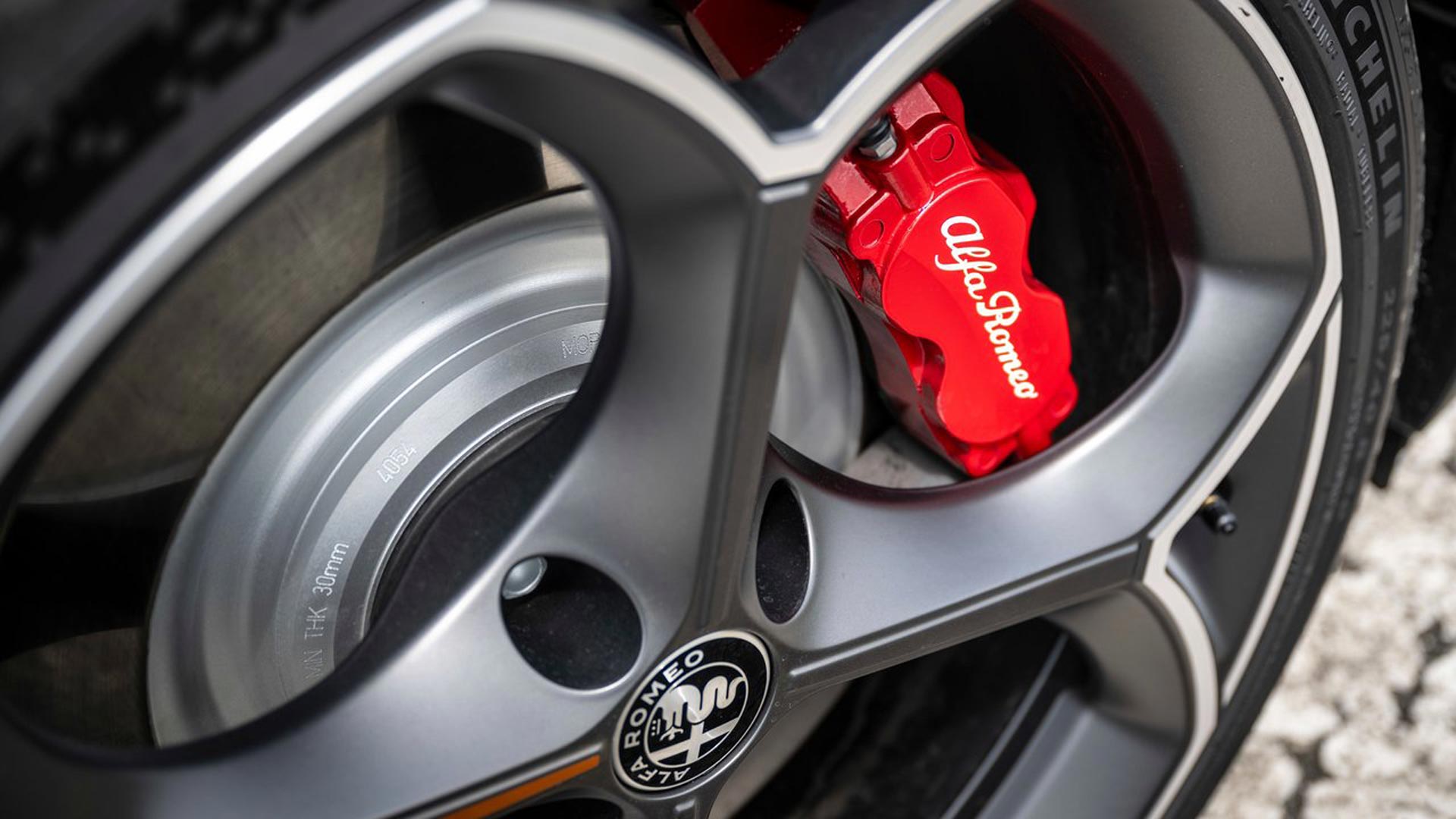 i-monadiki-Alfa-Romeo-me