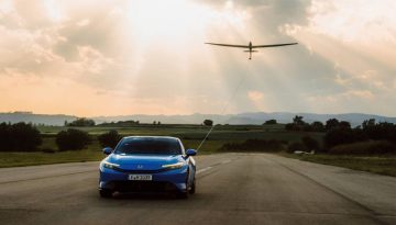 Το νέο Honda Prelude σου δίνει… φτερά – Ρυμούλκησε και απογείωσε ανεμόπτερο (photos-video)