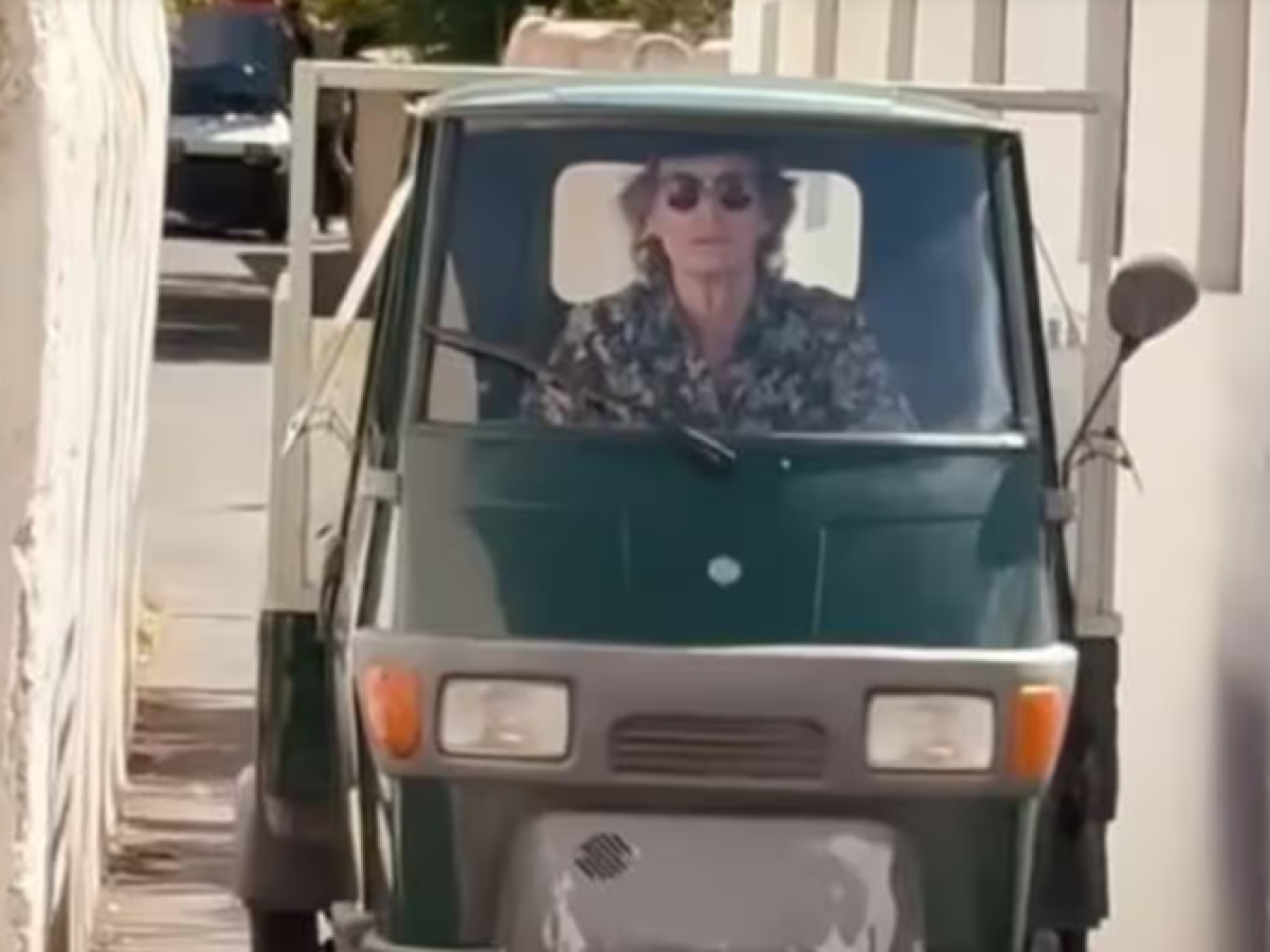 &Mu;&iota;&kappa; &Tau;&zeta;ά&gamma;&kappa;&epsilon;&rho; &kappa;&alpha;&iota; Piaggio Ape: &Alpha;&pi;ό&delta;&epsilon;&iota;&xi;&eta; &sigma;&epsilon;&mu;&nu;ό&tau;&eta;&tau;&alpha;&sigmaf;