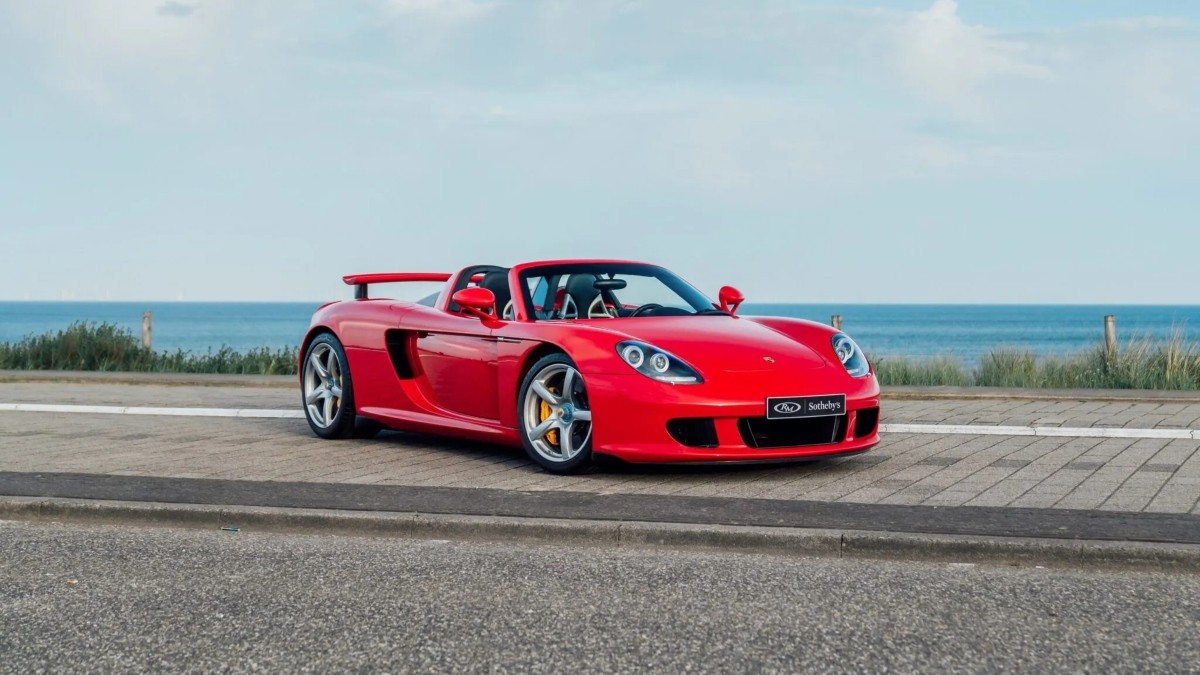 260623114715_2005-Porsche-Carrera-GT-Guards-Red-7-2048x1280-1