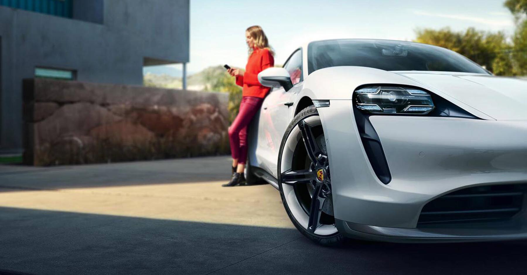PORSCHE-TAYCAN-1