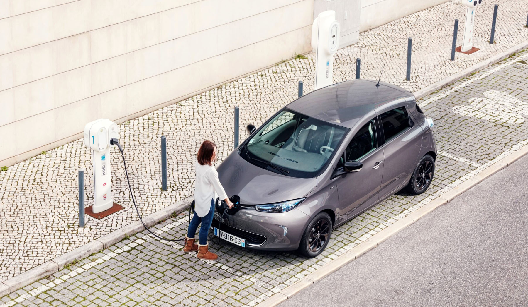 used-electric-cars-sell-faster-than-petrol-diesel-2026_Renault_ZOE_Z_E_4