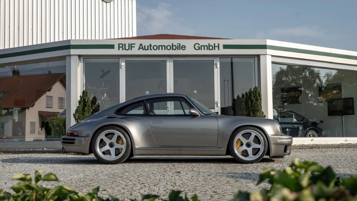 Μοιάζει με Porsche, αλλά δεν είναι!