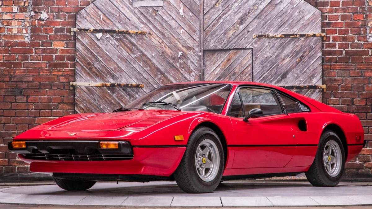 260820110200_Ferrari-308GTB-32-10