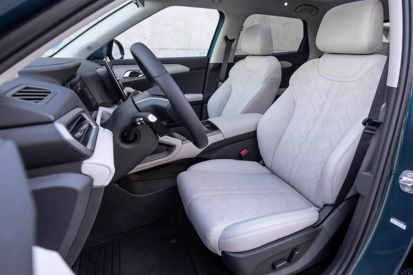 BYD-Atto-2-DM-i-interior
