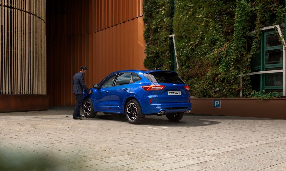 FORD_KUGA_ST-LINE_04