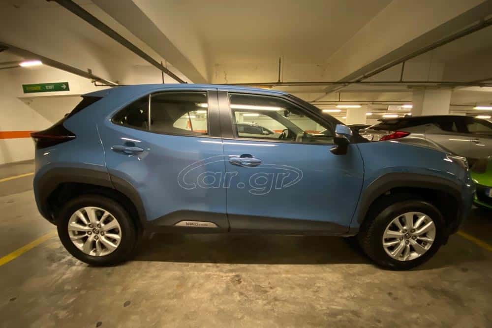 Toyota-Yaris-Cross-2022-used-3