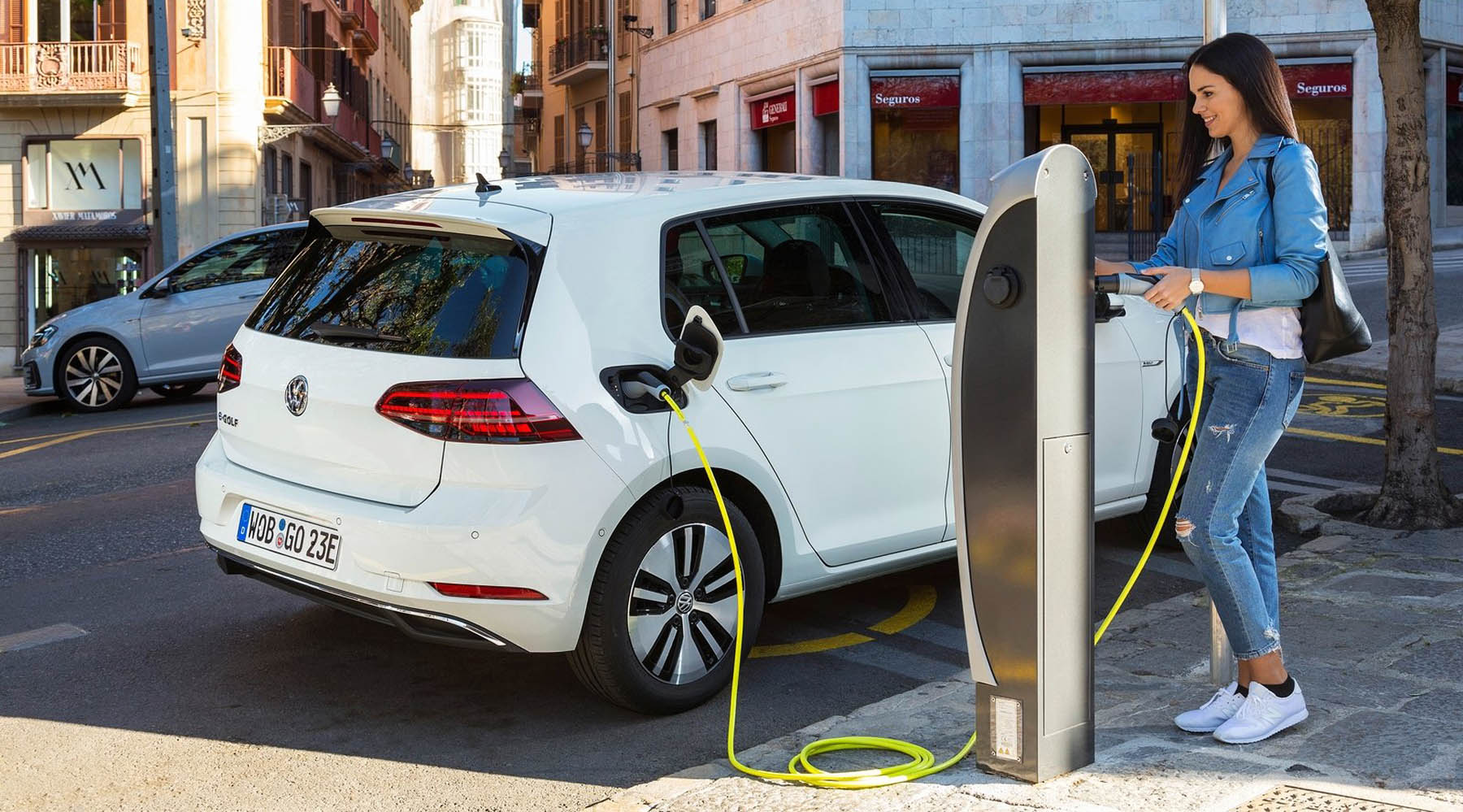 Volkswagen-e-Golf-2017-1600-15